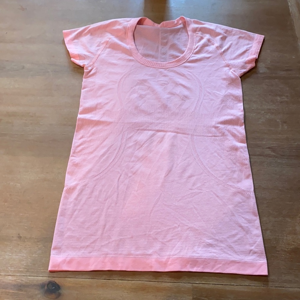 Lululemon Swiftly Tech Short Sleeve Size 6